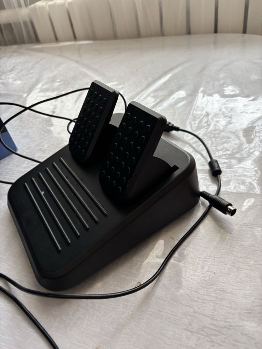 Игровой руль педалымен сатылады!