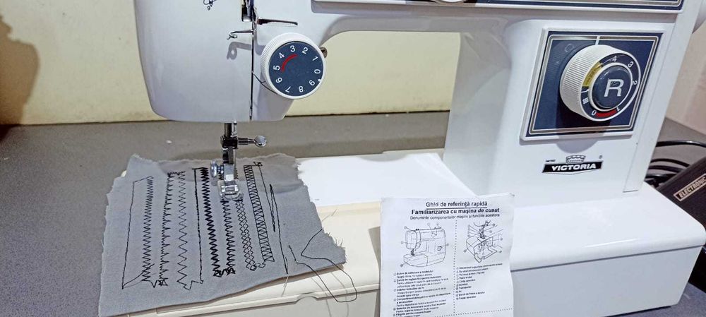 Masina de cusut Victoria cu piese metalice