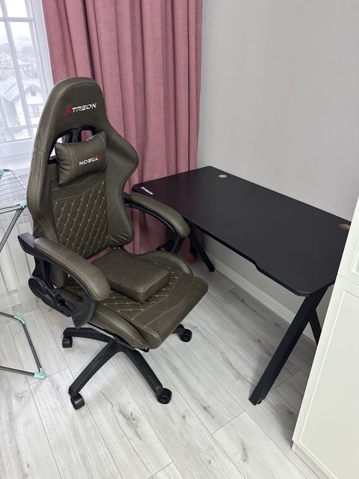 Продам компьютерный стол и кресло