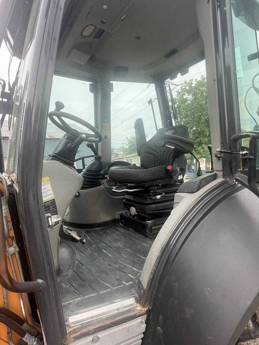 Buldoexcavator CASE 580 ST anul 2019 4x4