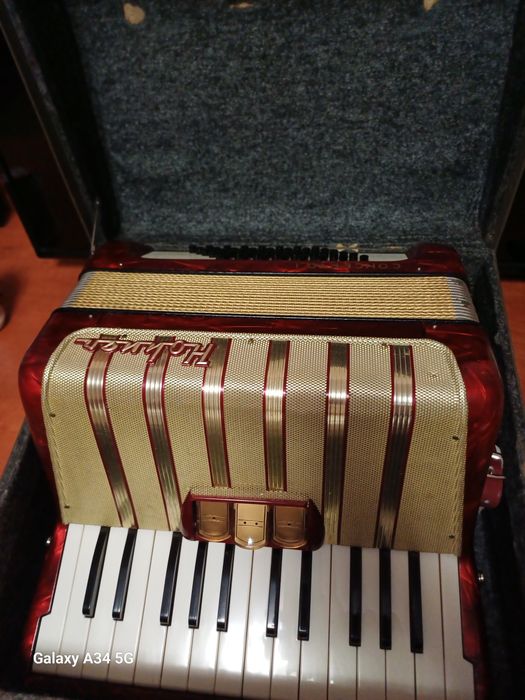 Акордеон  48баса Хохнер