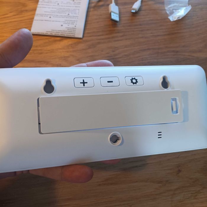 НОВ! Дигитален стенен часовник, големи цифри, температура, безшумен