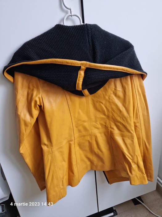 Geaca de piele cu gluga