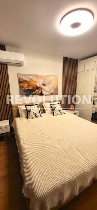 Дава се под наем Тристаен апартамент в Варна, Левски - 90 кв.м за 1166.88 € - Снимка #2