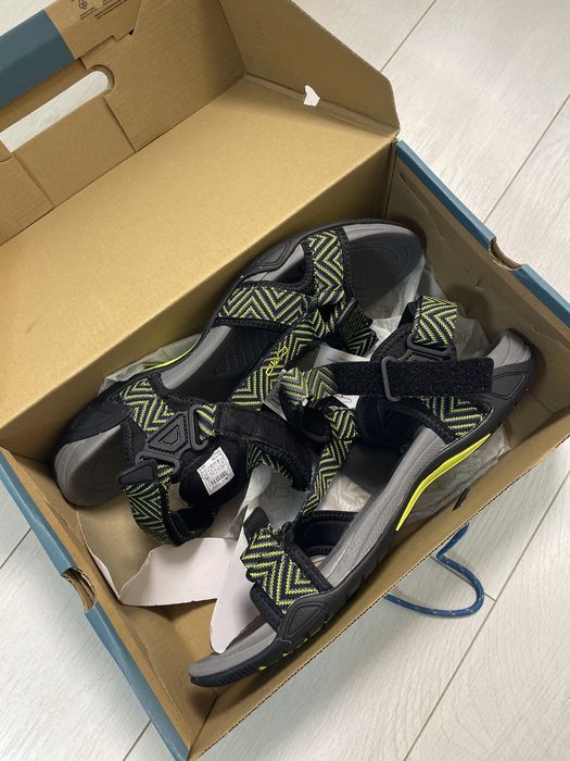 Чисто нови сандали номер 46