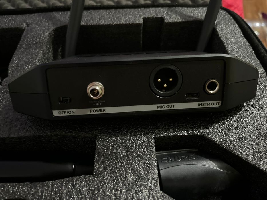 Microfon aproape nou