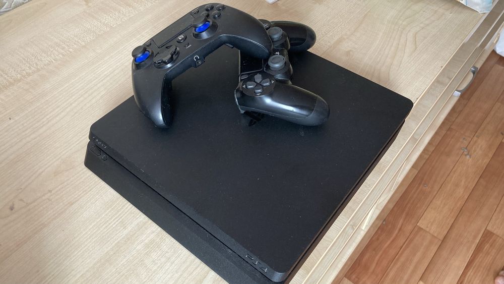 Play station 4 slim 1tb