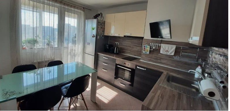 Дава се под наем Двустаен апартамент в София, Младост 1 - 76 кв.м за 433.5 € - Снимка #2