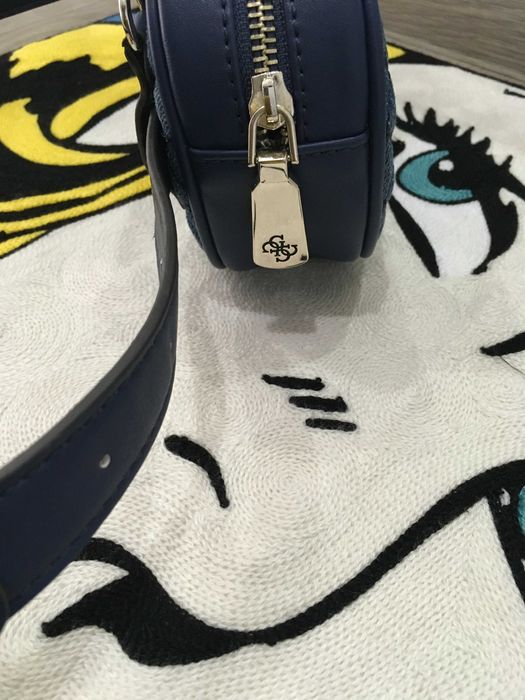 GUESS чанта за кръст