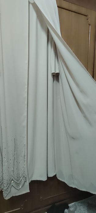 Abaya 1 2 marta kiyilgan yengide