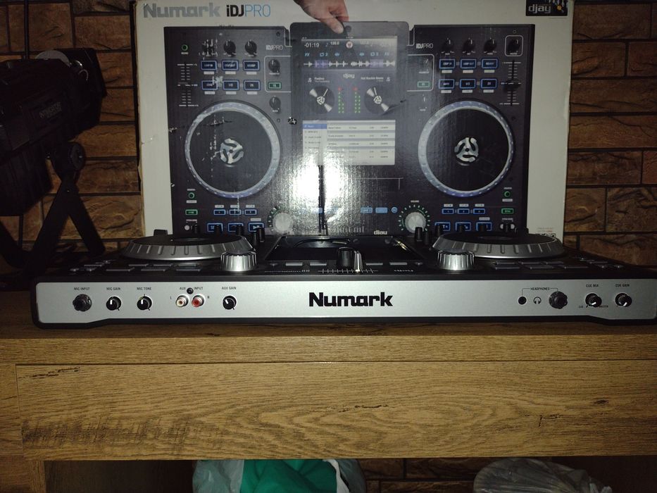 DJ пулт Numark iDJ Pro – професионален контролер
