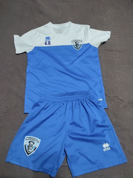 Продам костюмы для футбола