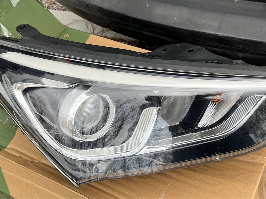 Hyundaj Santa Fe - десен фар