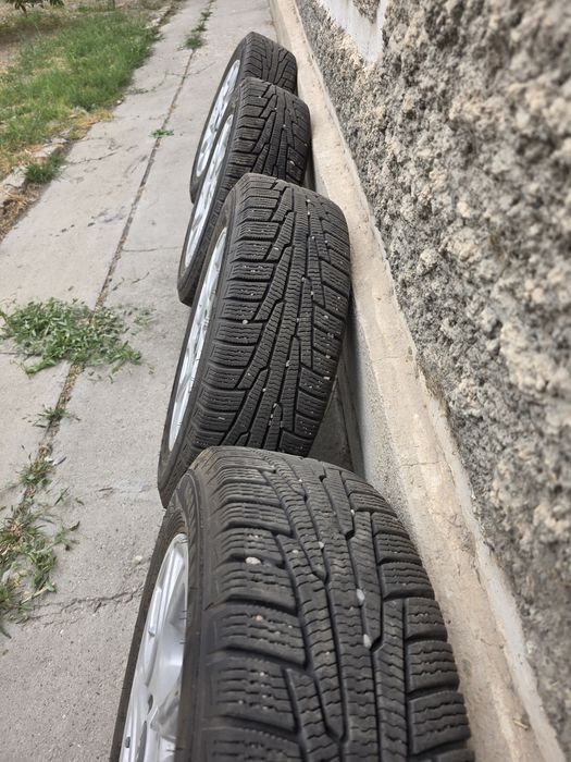 Продам зимние шины с дисками 175/65/14