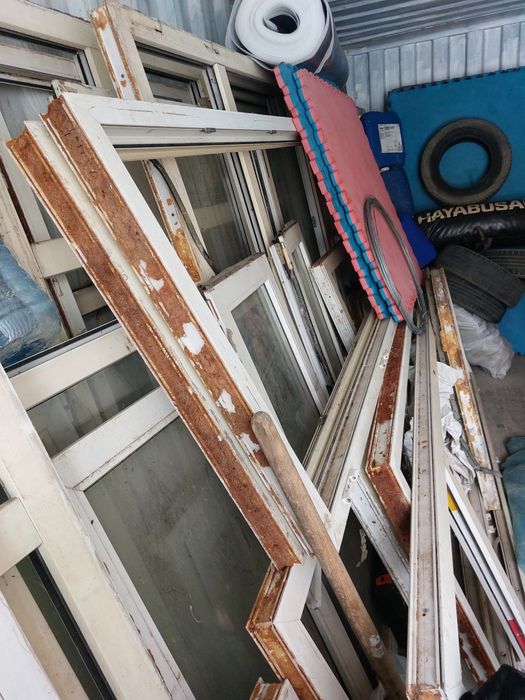 Продам пластиковые двери окна