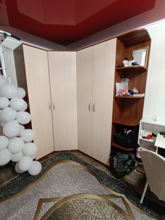 Продам угловой шкаф