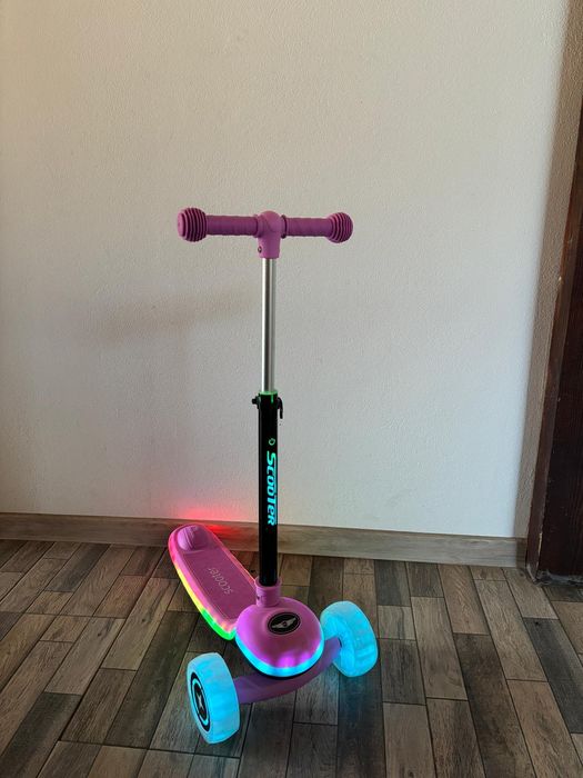 Trotineta cu 20 moduri de iluminat led