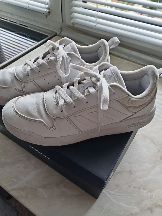 Оригинални дамски маратонки (Adidas)