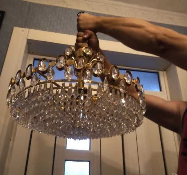 ВЕЛИКОЛЕПЕН Кристален полилей с позлатен месинг