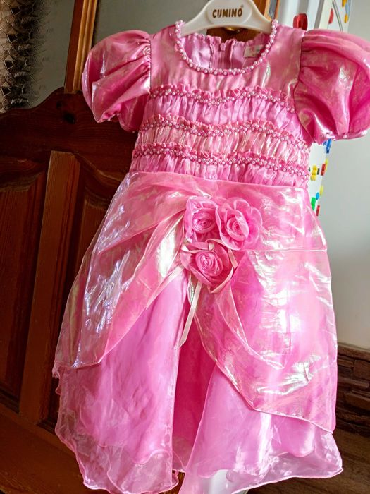 Платья новые 3,4,5 лет