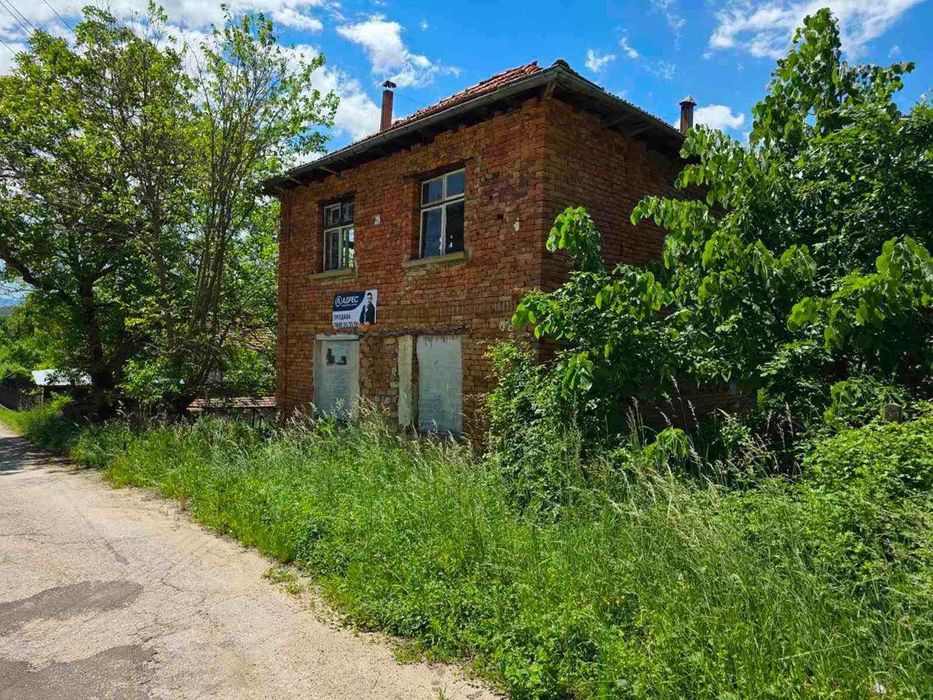 Къща в Ловеч, област-с.Балабанско площ 90 цена 25000