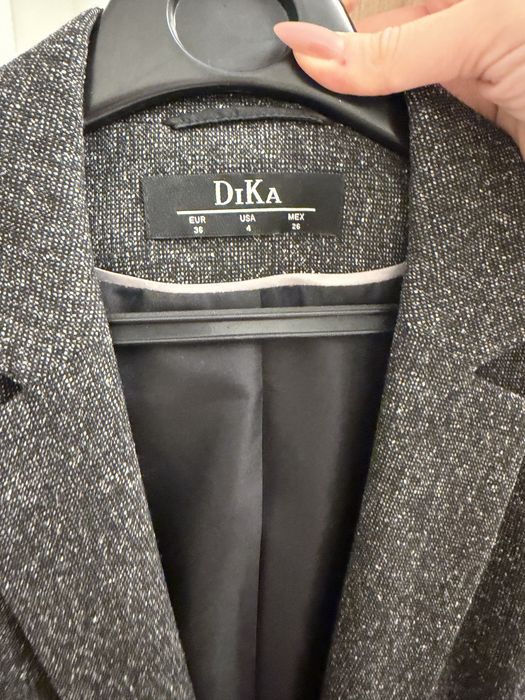 Късо сако на Dika