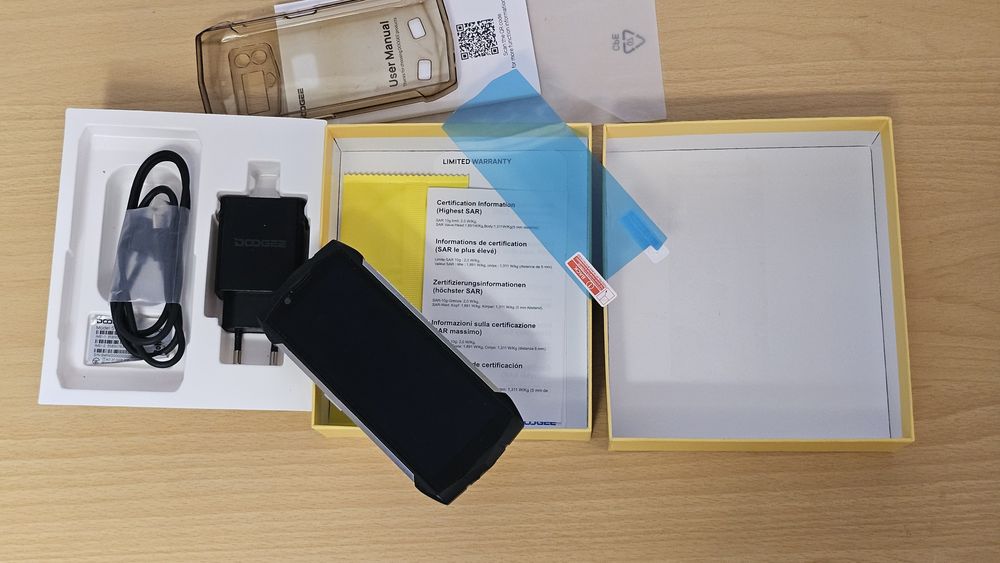 Уникален телефон DOOGEE S Mini