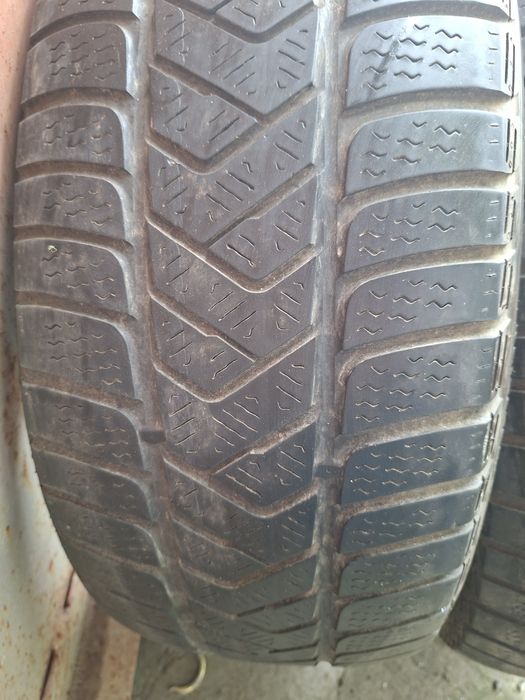 Продам шины 225/45/18 пирелли
