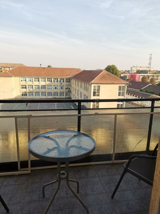 Închiriez apartament doua camere în Arad