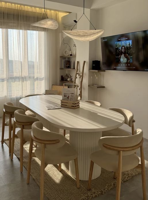 Стол, стулья, ковер