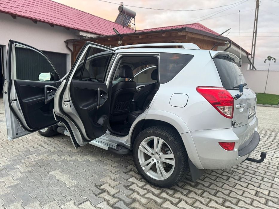 Vând Toyota RAV4