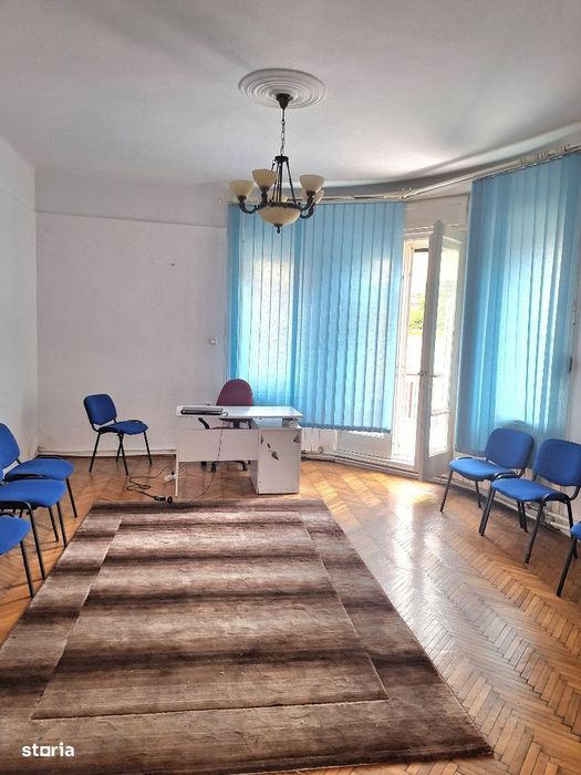 Casă situată Central,pretabilă diverse activități