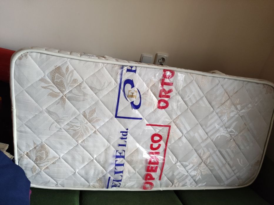 Продавам двулицев матрак