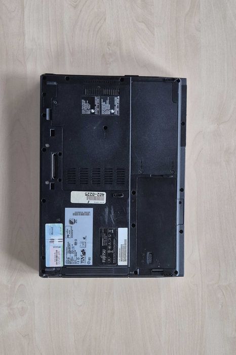 Лаптоп Fujitsu Esprimo M118D