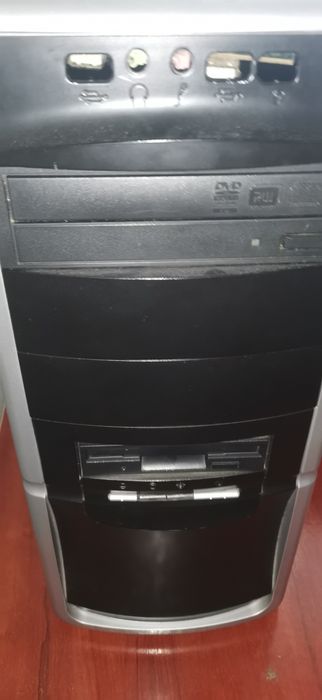 Calculator desktop + monitor + tastatură + mouse – gata de utilizare (