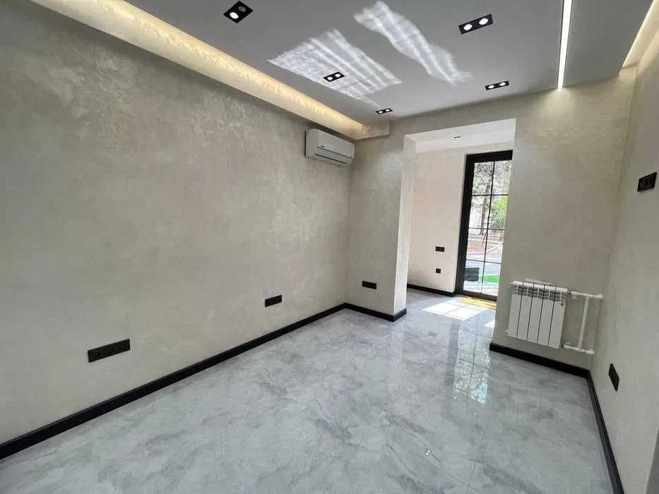 Продаётся  коммерческое помещение Яакасарайский район 87 м2 3ком R23