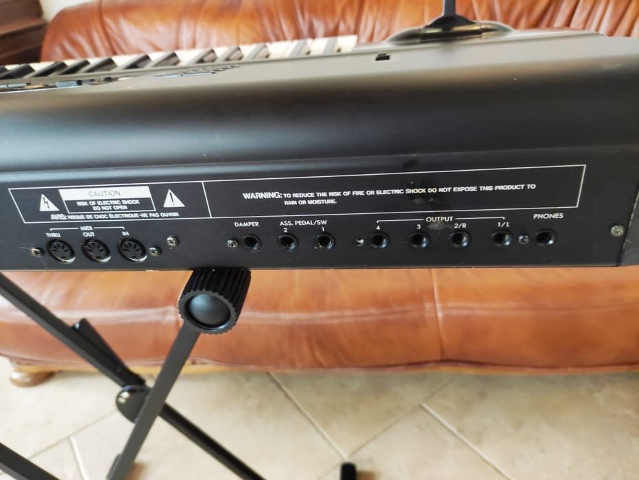 Синтизатор  KORG  01/Wfd