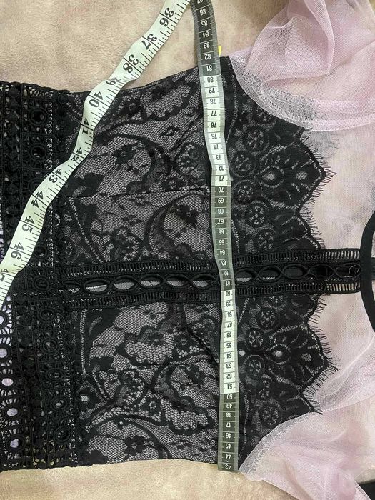 Дантелена лилава рокля