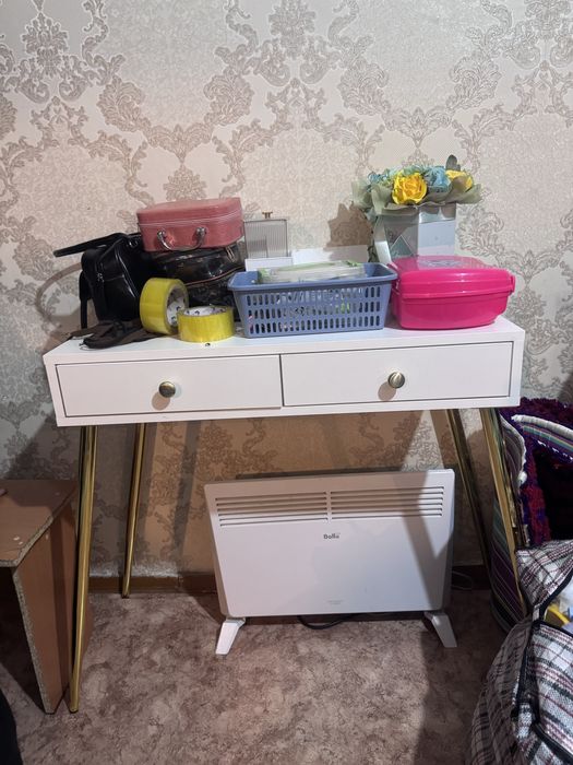 Продам стол для косметика