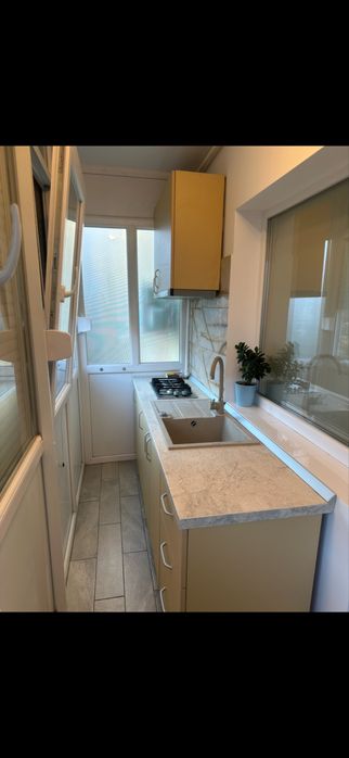 Inchiriez apartamnt 3 camere Craiovita