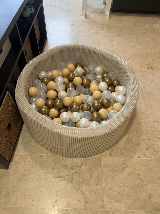 Piscina uscata cu bile copii