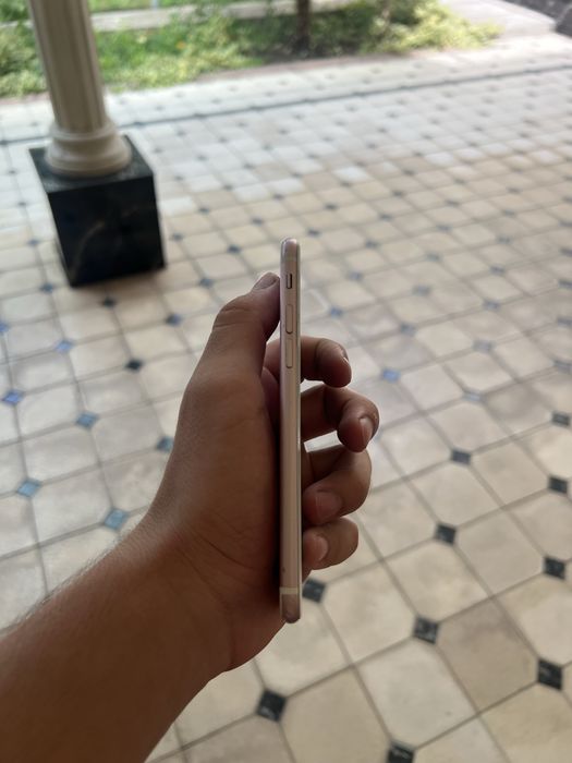 Iphone 6s gold.