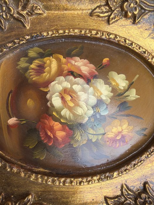 .Tablou,pictura in ulei  pe lemn(pereche)- oval convex,vaza cu flori