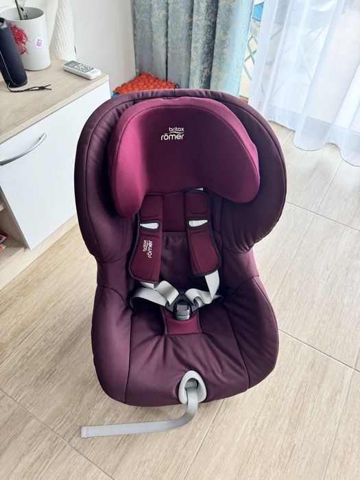 Столче за кола Britax Romer Dualfix в отлично състояние