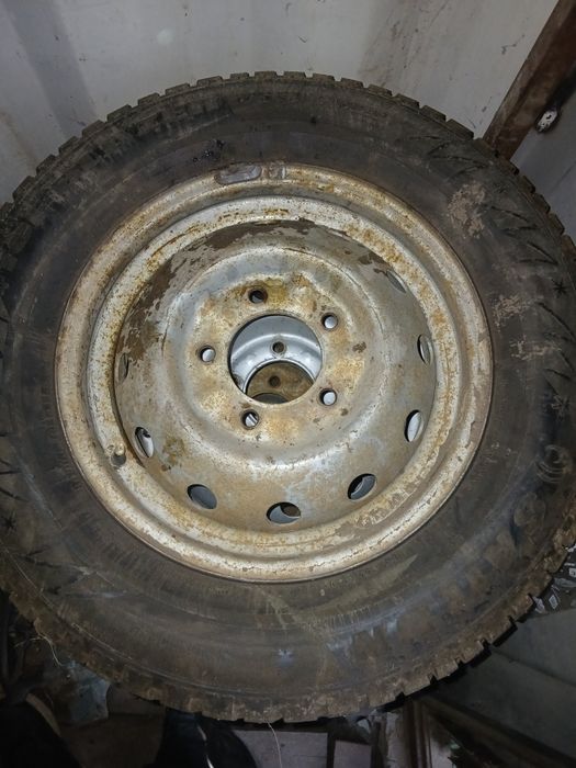 Продам зимние балоны с дисками на ниву