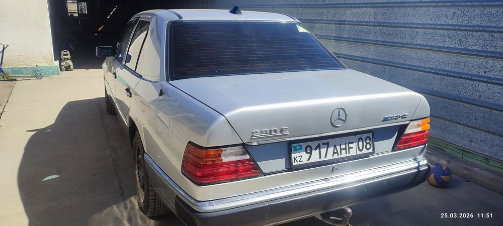 Мерседес 124 2.3