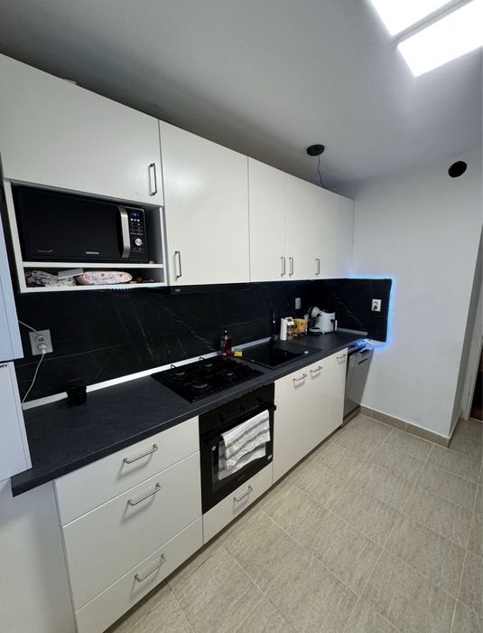 Camera de inchiriat in apartament 3 camere