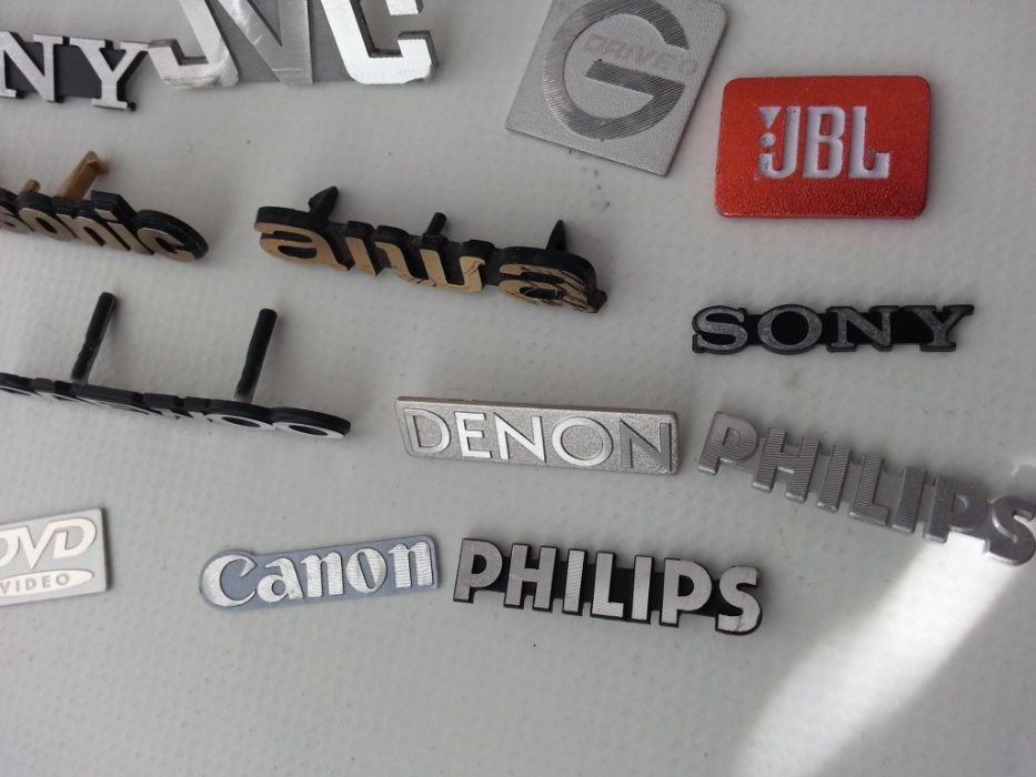 Оригинални емблеми