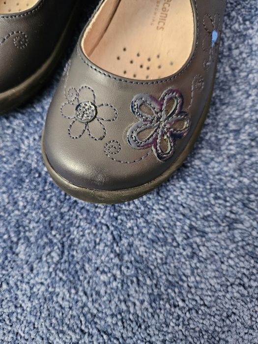 Biomecanics Като нови тъмно сините обувки 27н.