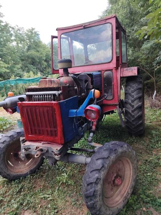 vand tractor u650 in stare buna.